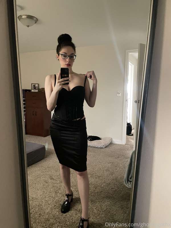 What would you do if I worked under you and dressed like thi.. 2