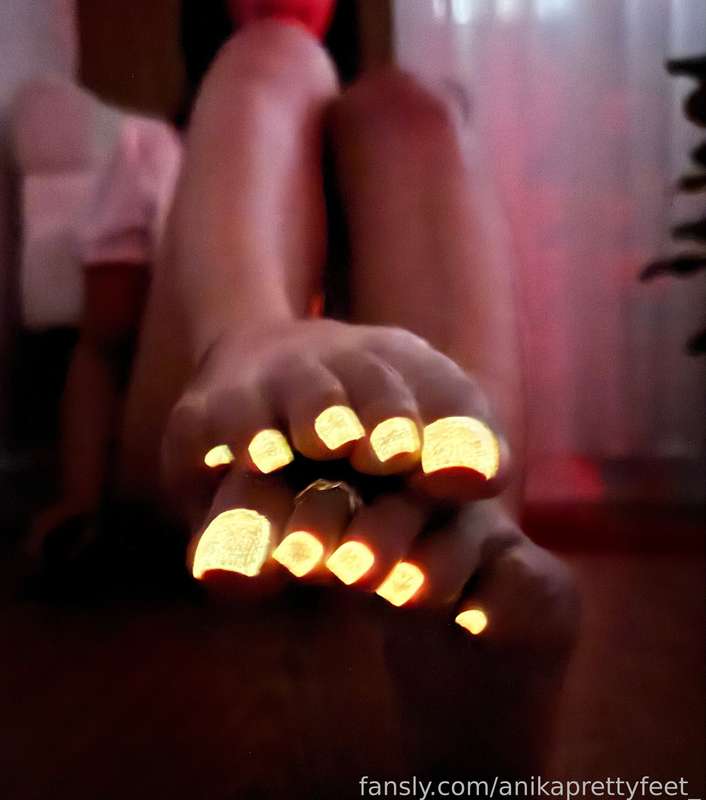 Anikaprettyfeet_ - Fansly - 31 Oct, 2024 2