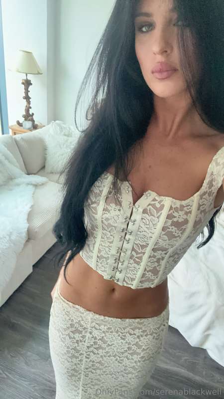 Wanna go out on a date? 🖤