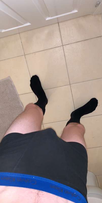 Who wants to be on their hands and knees in front of me😈💦

L..
