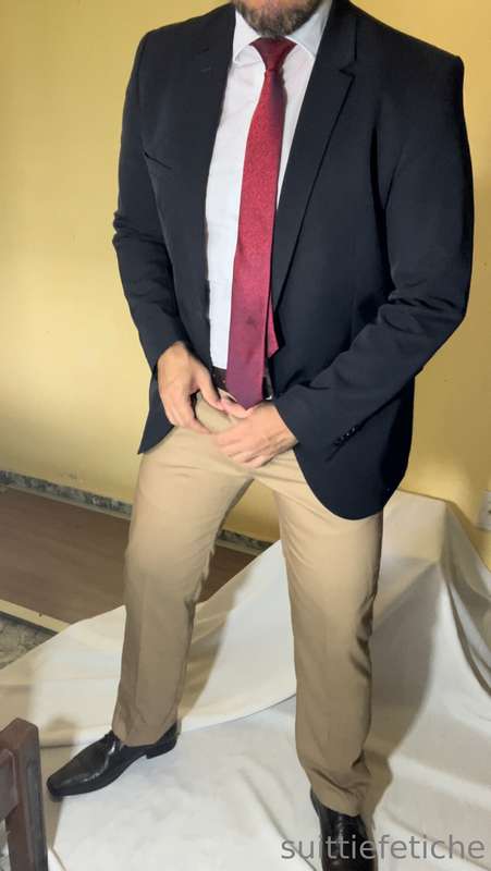 Cada vez me dá mais vontade de vestir roupa social. Gozo fác.. 10
