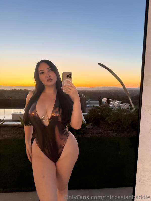 Sun’s setting, and so are your limits 💋