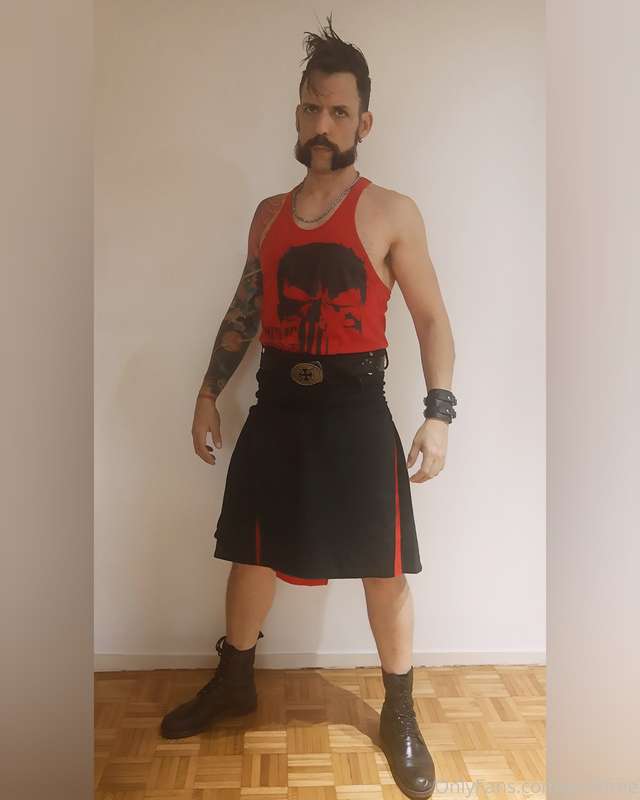 Kilt? Is easier to fuck you.  🇺🇸 Wanna see mi full videos FU..