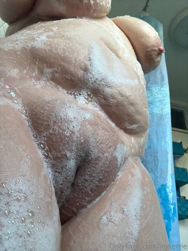 Shower pussy… 🧼 