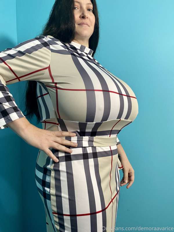 Not a comparison here, just a dress from a fan! Looks pretty.. 8