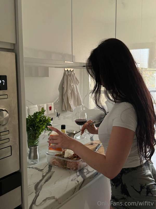 It's almost 6pm and I'm already excited about dinner. I have..