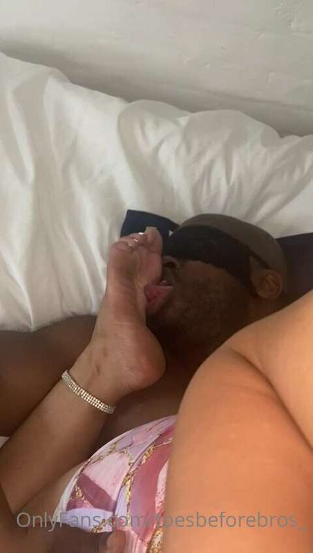 @jaysfeetxo jiggling her beautiful 🍑 on my chest whilst I'm .. 7