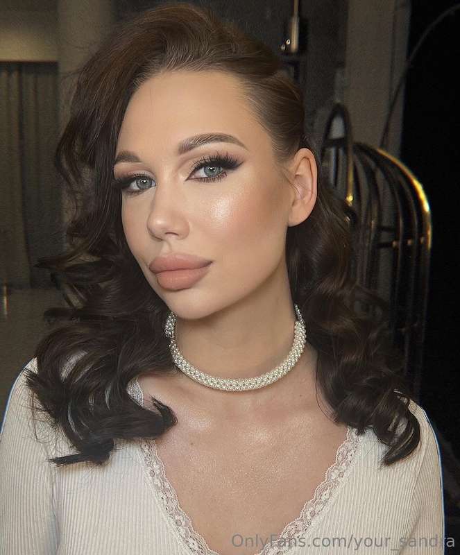 rate my makeup from 1 to 10 in the comments 😋😁