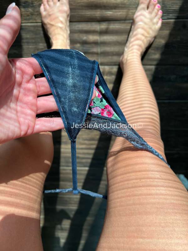 **Monday morning dirty panties** 👅
I put these on last night.. 3
