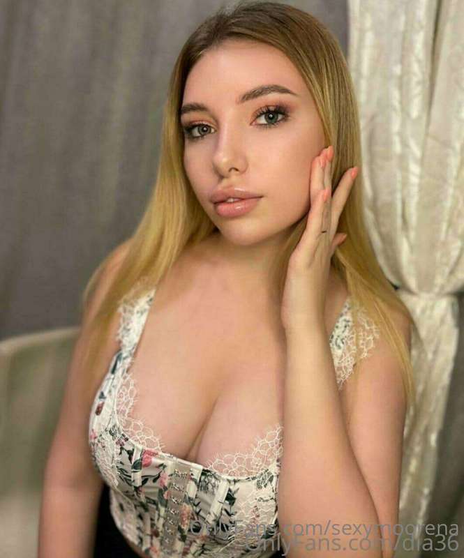 The sweetest secret girlfriend Will bring you to multiple pl..