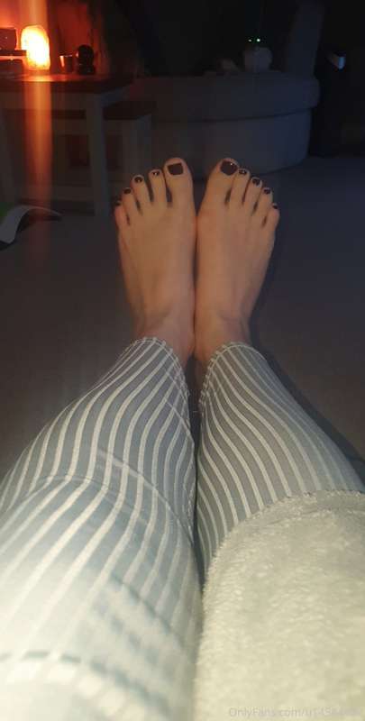 Freshly painted toe nails 🥰 2