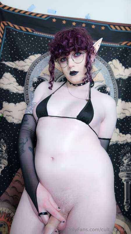 Be a good boy and worship my tits <3(Also a few extra pics :.. 3