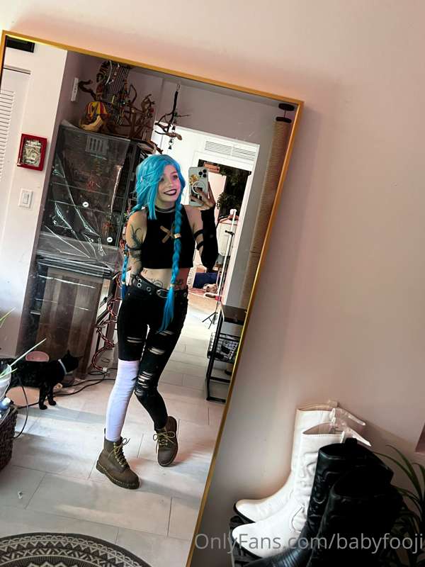 I have finally finished editing the jinx set 😳🖤👀 35