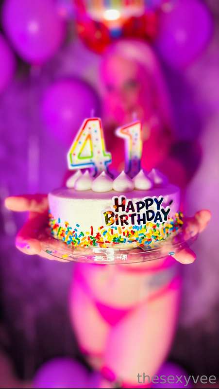 **Happy Birthday to me! I'm 41 today & still killin it! 😉**