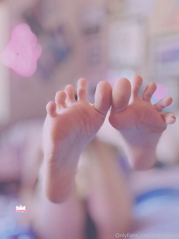 More feet pics! I am using some non nude photos to promote m.. 3