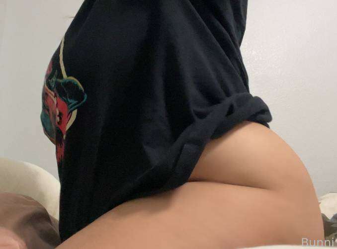 Strawbewwymilf - Fansly - 17 May, 2023 2
