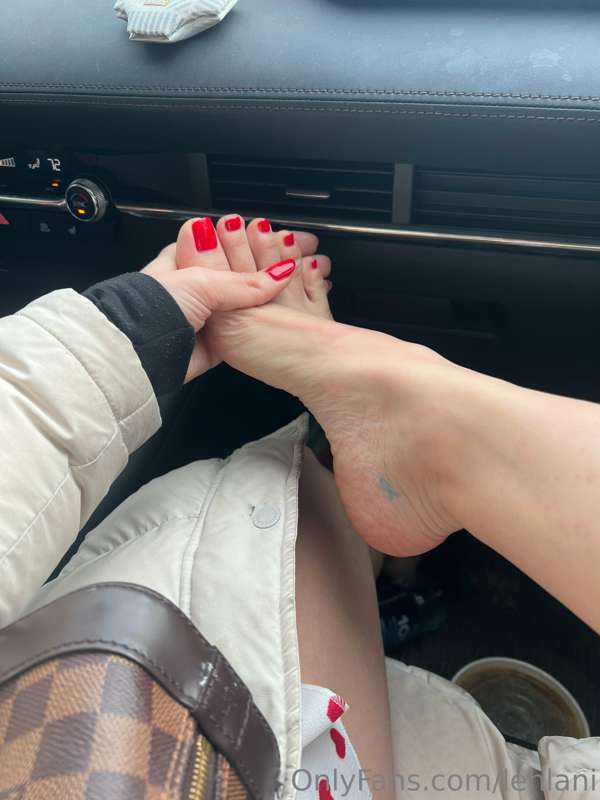 Very rare 😍 so as you guys know, I never do red ! It’s so bo.. 6