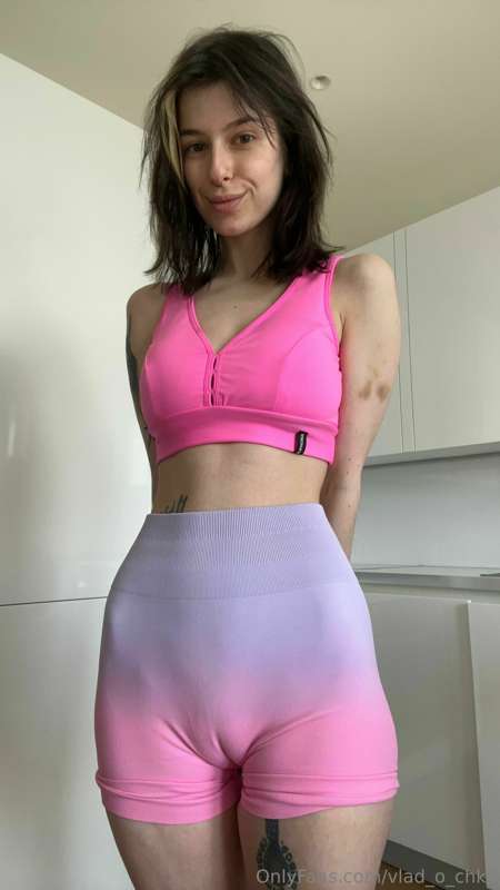Hmm, do you think these leggings are a little tight on me?🤭🤭