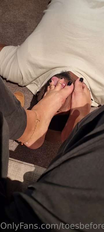 @myasianfeetuk stuffing her hot black toes in my mouth 🤤 8