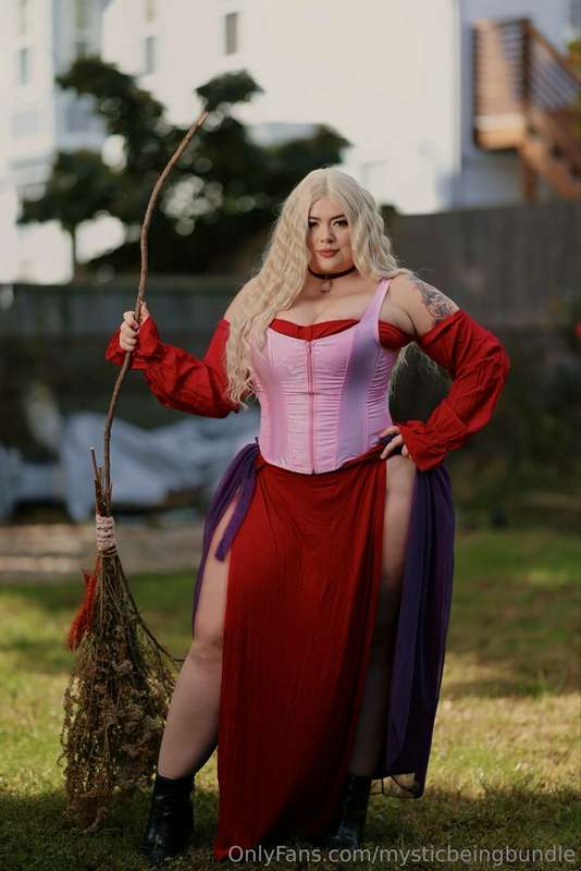 “it’s just a bunch of hocus pocus” 
day 18 of 31 days of hal.. 3