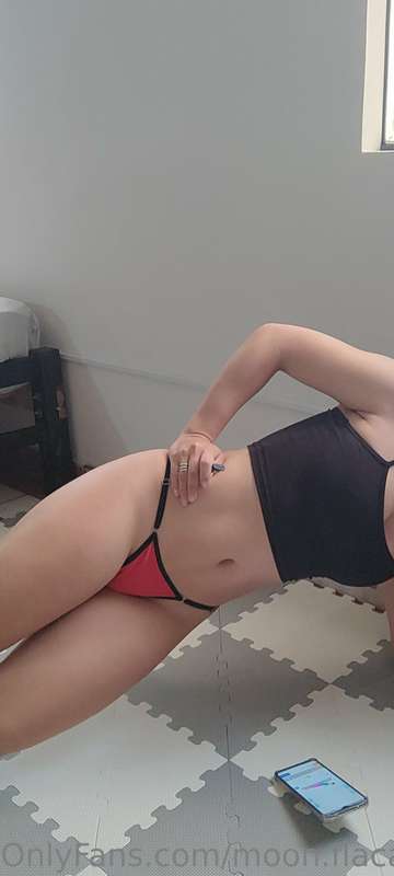 Flaca Sexy ejercitándose 😈😈😈