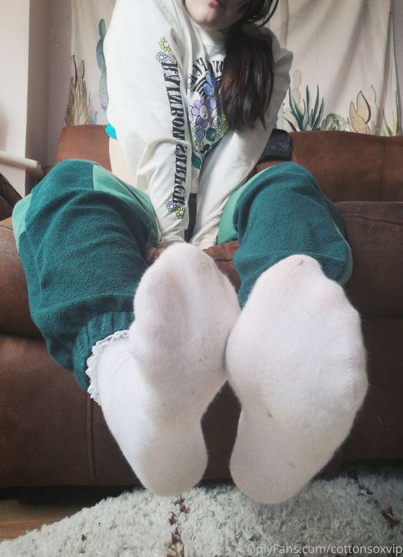 Rub my feet? Pretty please? 😇😘