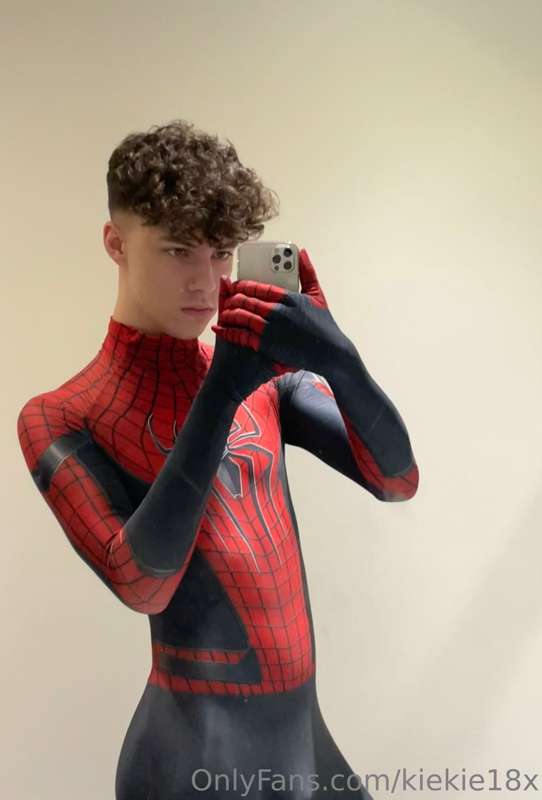Happy Halloween from your friendly neighbourhood spider twin.. 7