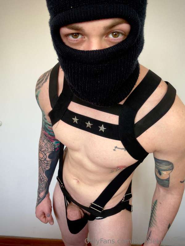This twink boy is the REAL MASTER CUM 🥵 He loves to play wit.. 2