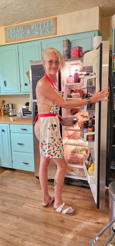 I'm being domestic after my Live Fuck lol 😆 