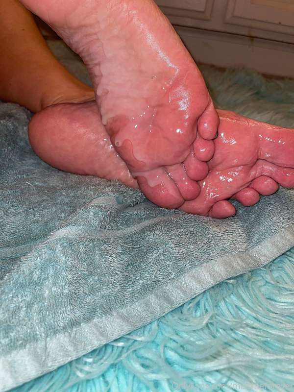 Cum-filled soles 👣 3