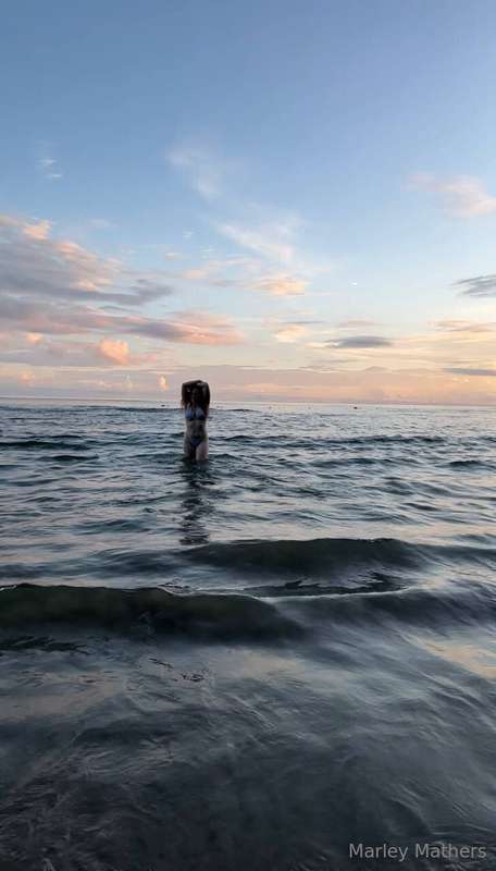 I like my silhouette here 🌊✨