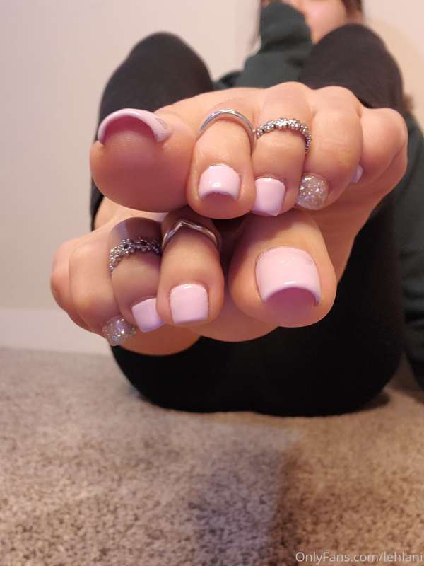 Its such a pretty pedi. Not doing enough justice, ill pretty.. 2