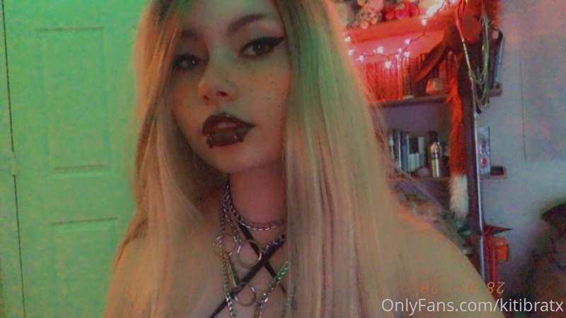 Big sale on main 
Http://OnlyFans.com/KitiBrat