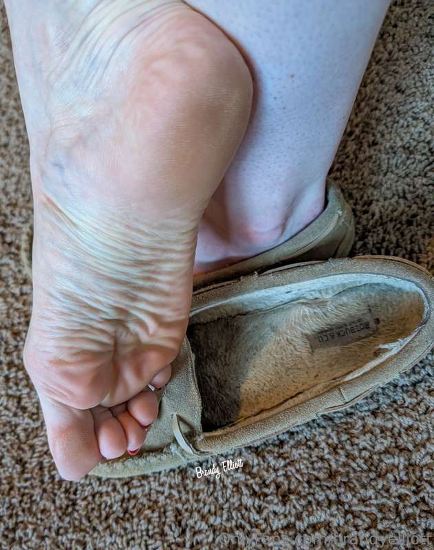 I haven't worn my moccasins in a while 🥰 I missed it 