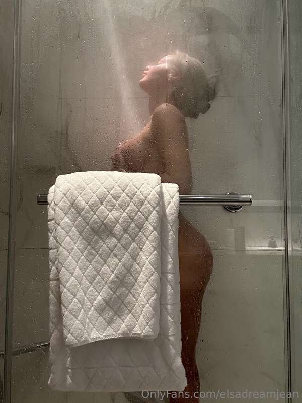 Rise n shine ☀️ 🧖🏼‍♀️🚿 