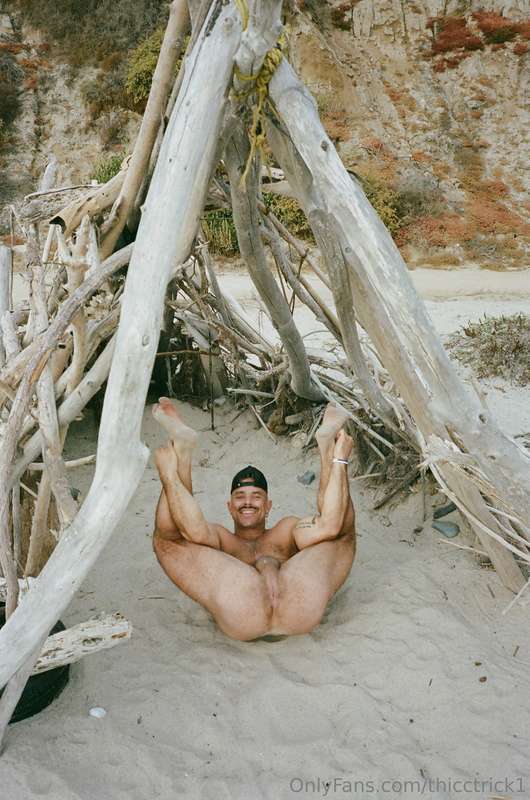 Sitting in a teepee waiting for @loganstevensxxx to come fuc..