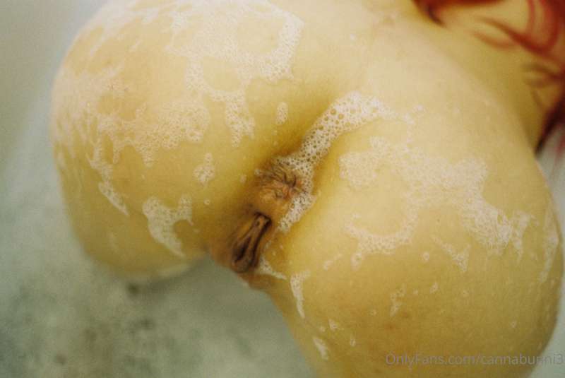 mm wouldnt a nice long bubble bath with me sound so nice and..