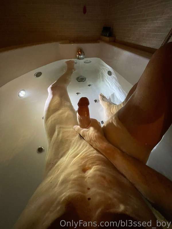Chi vuole farsi un bagno caldo con me? 🤤 🛀