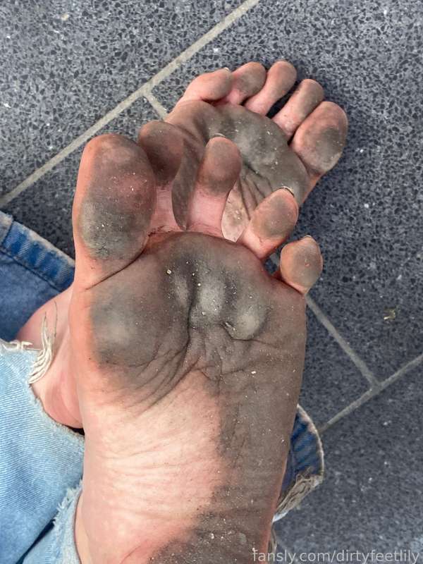 Dirtyfeetlily - Fansly - 25 Apr, 2025 10