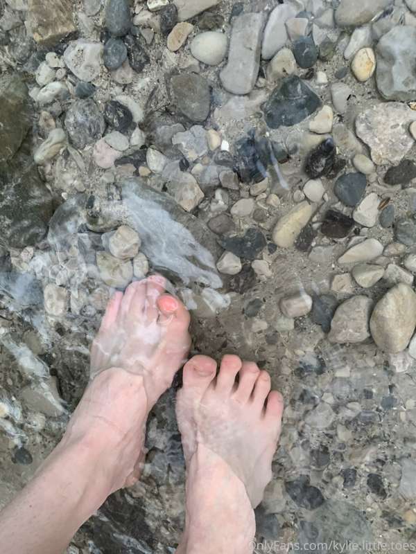 The water was very cold ! 🥶 3