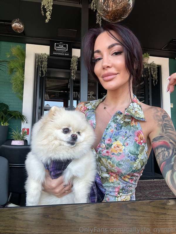 Just two girls on our usual coffee date 🐾☕She gets complimen..
