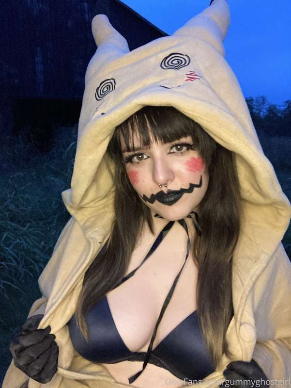 A wild mimikyu has appeared! What will you do? 🖤 19