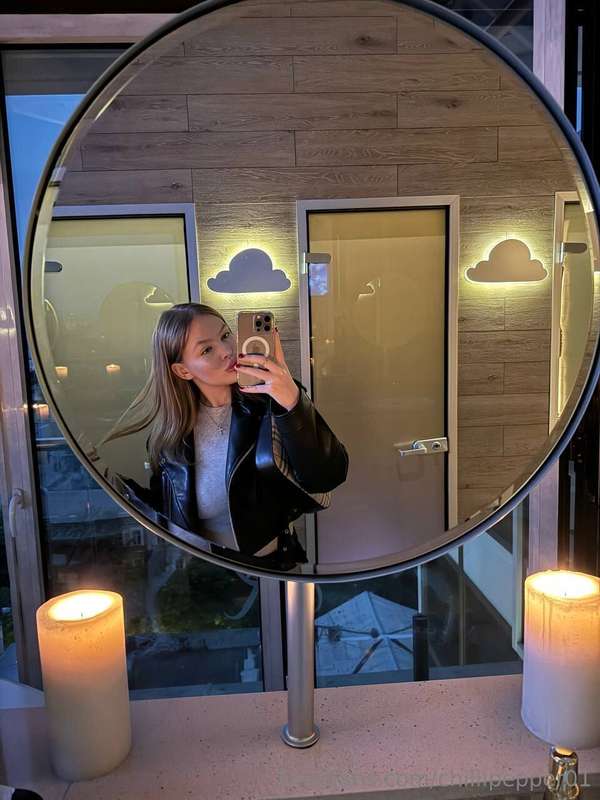 Just a mirror selfie 🥰