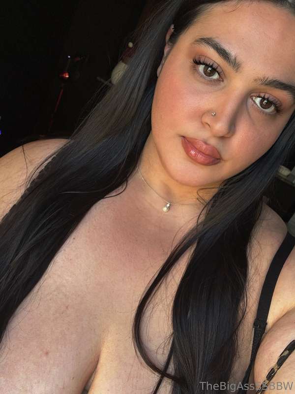 Some girls have “fuck me” eyes, I have “feed me” eyes. 