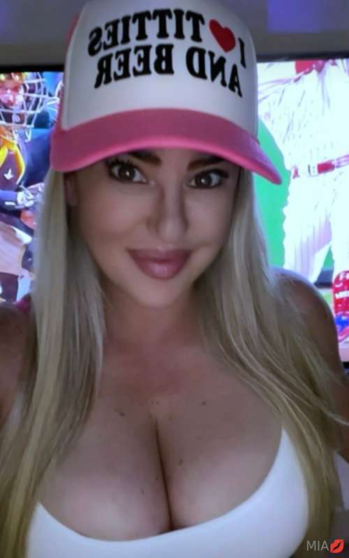 I went to the strip club to “watch the game”… ended up gaggi..