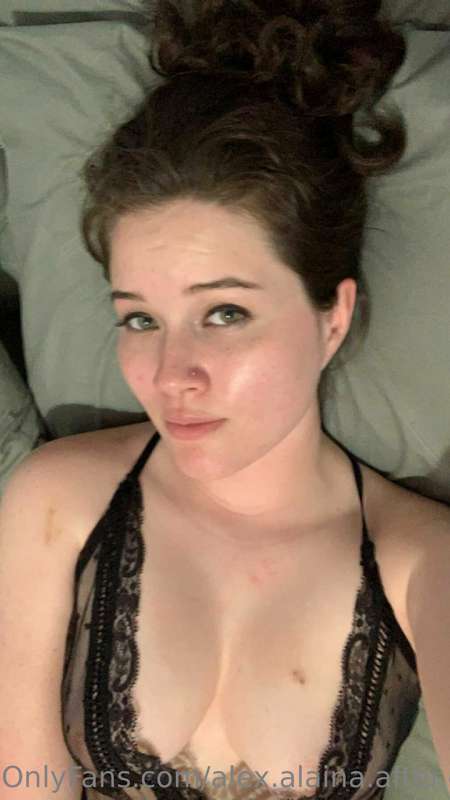 I wanted to take a moment to celebrate my gorgeous girlfrien.. 5
