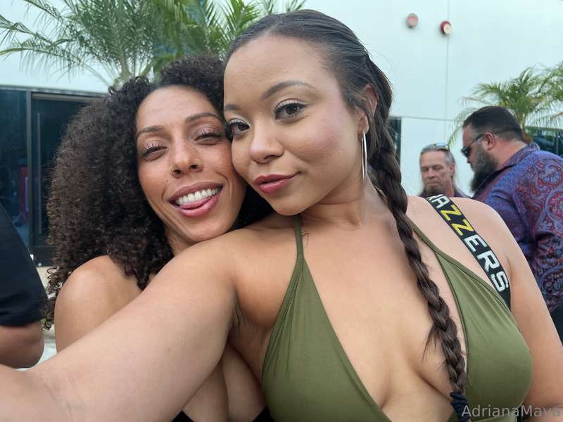 Night out with @frecklemonade fine ass 😻 11