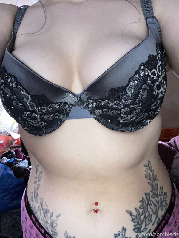 Trying to decide which of my old bras I should ditch...💖 wha..