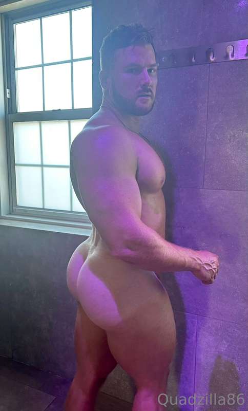 Let’s hit the showers 💦 😈