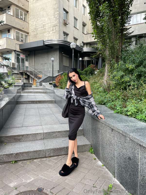beautiful weather today, how do you like my look today?🤞😋